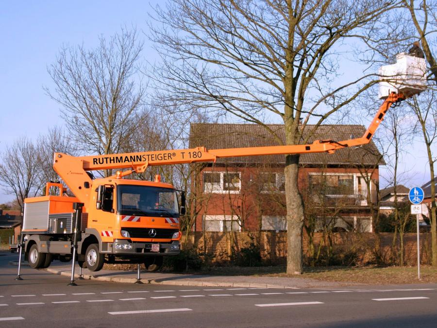  Mercedes-Benz Atego 815 Lift Platform 2004 года  (фото 3 из 5)
